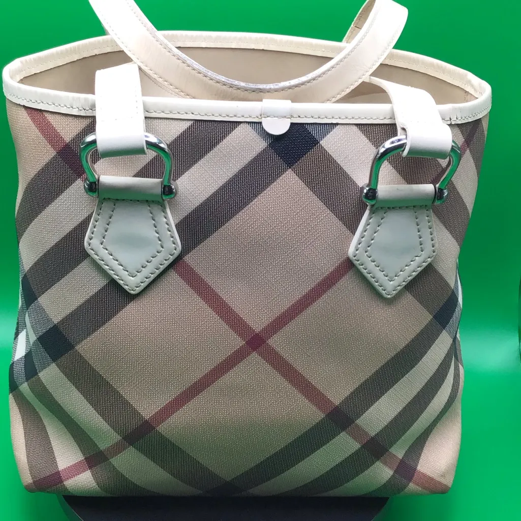 Burberry crafted their signature and iconic Nova check printed canvas 💯authentic - Image 2