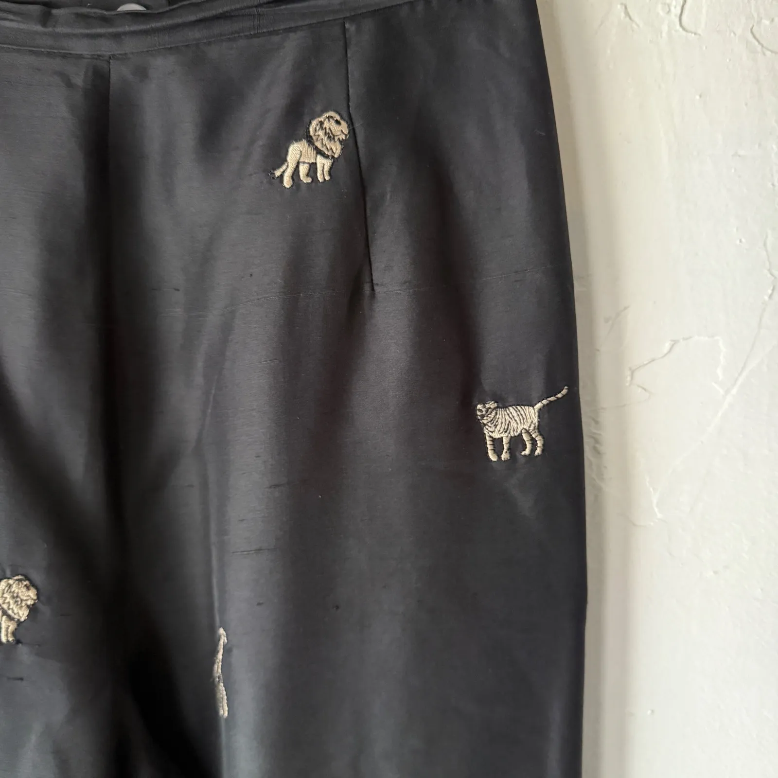 Black Silk Blend Pants Womens Size 6 Safari Animal Embroidery Lion Giraffe Tiger - Image 5
