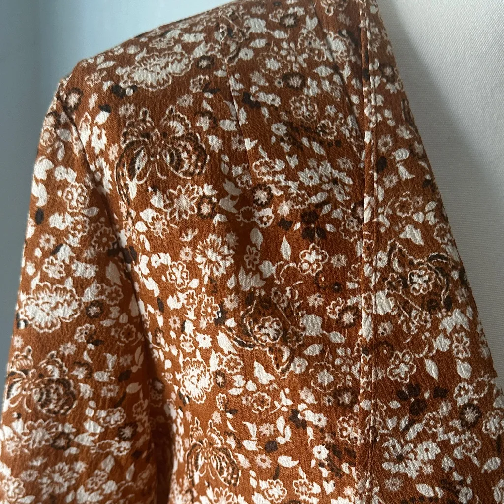 Lush Brown Floral Patterned Garment - Image 9
