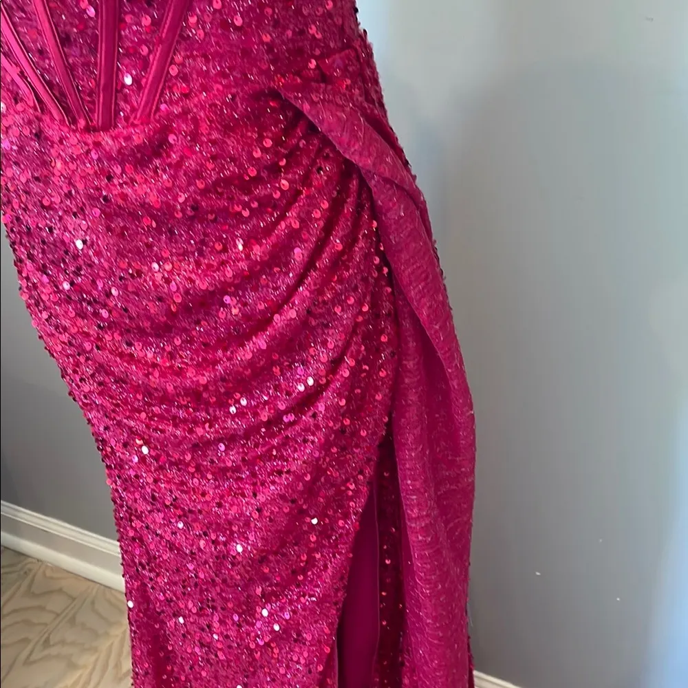 Elegant Pink Sequin Gown Maxi length large - Image 4