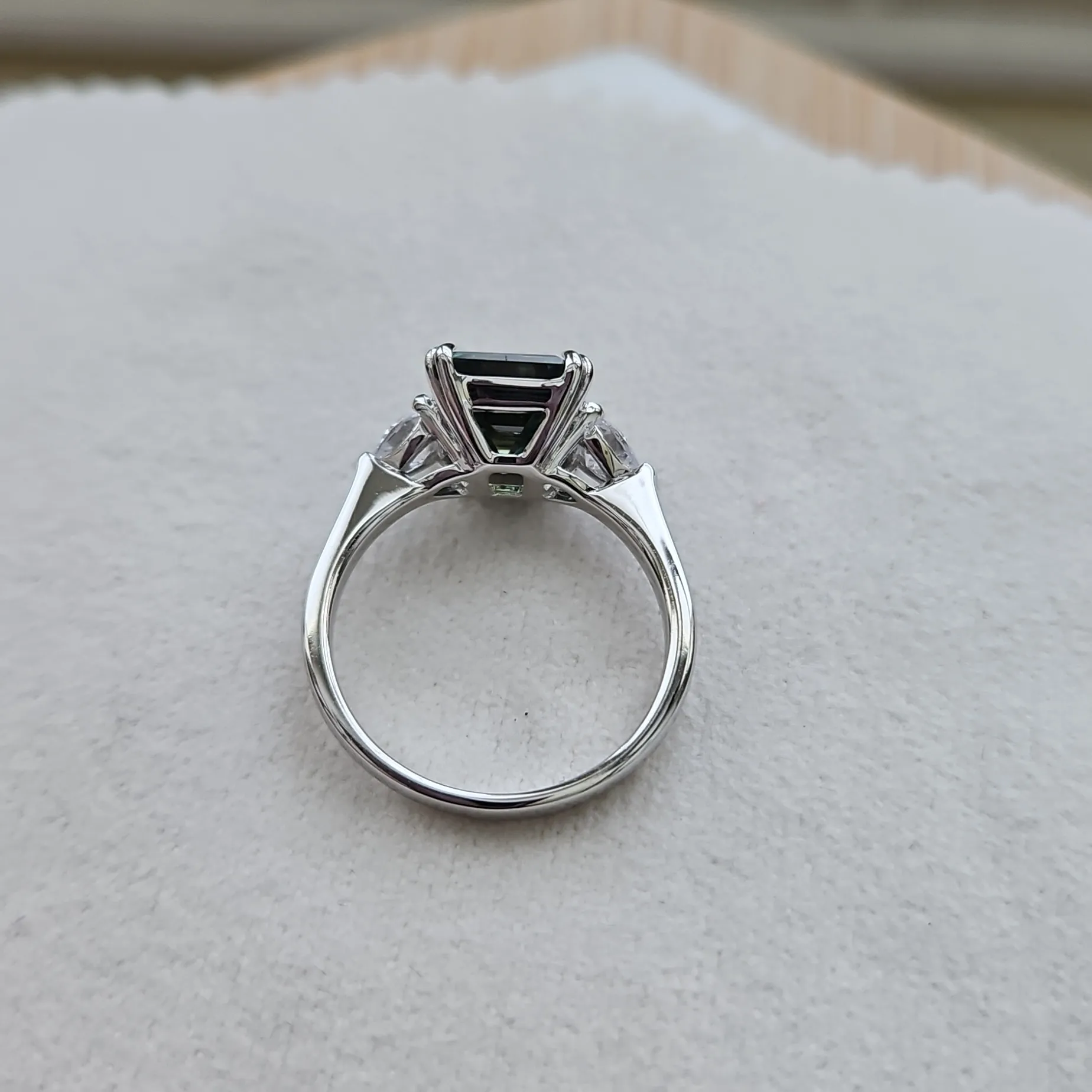 4ct Bluegreen Emerald Moissanite. Size 6.25 - Image 8