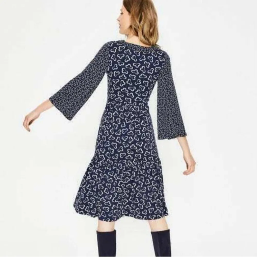 Boden Women’s Hettie Floral Navy Blue and White Ruffled Bottom Bell Sleeve Dress Size undefined - Image 2