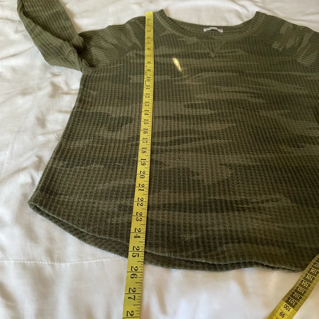 Sweet Romeo Women’s Green Camouflage Long Sleeve Top size L - Image 5