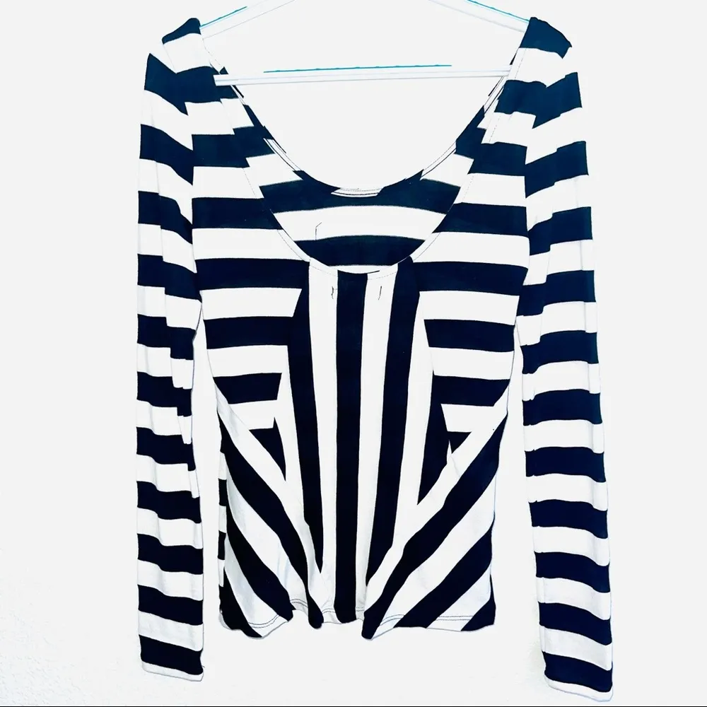 VOLCOM T-shirt Junior's Dusty Pharaoh Long Sleeve pocket on front w/neon symbol - Image 5