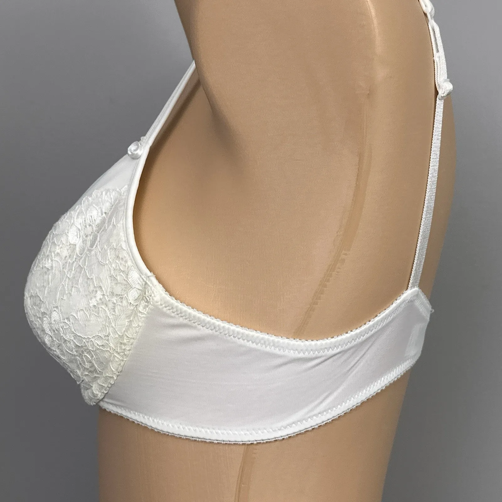 Vintage Vogue Dessous Bra 36A White Lightly Lined Canada 3799 Underwire Size undefined - Image 3