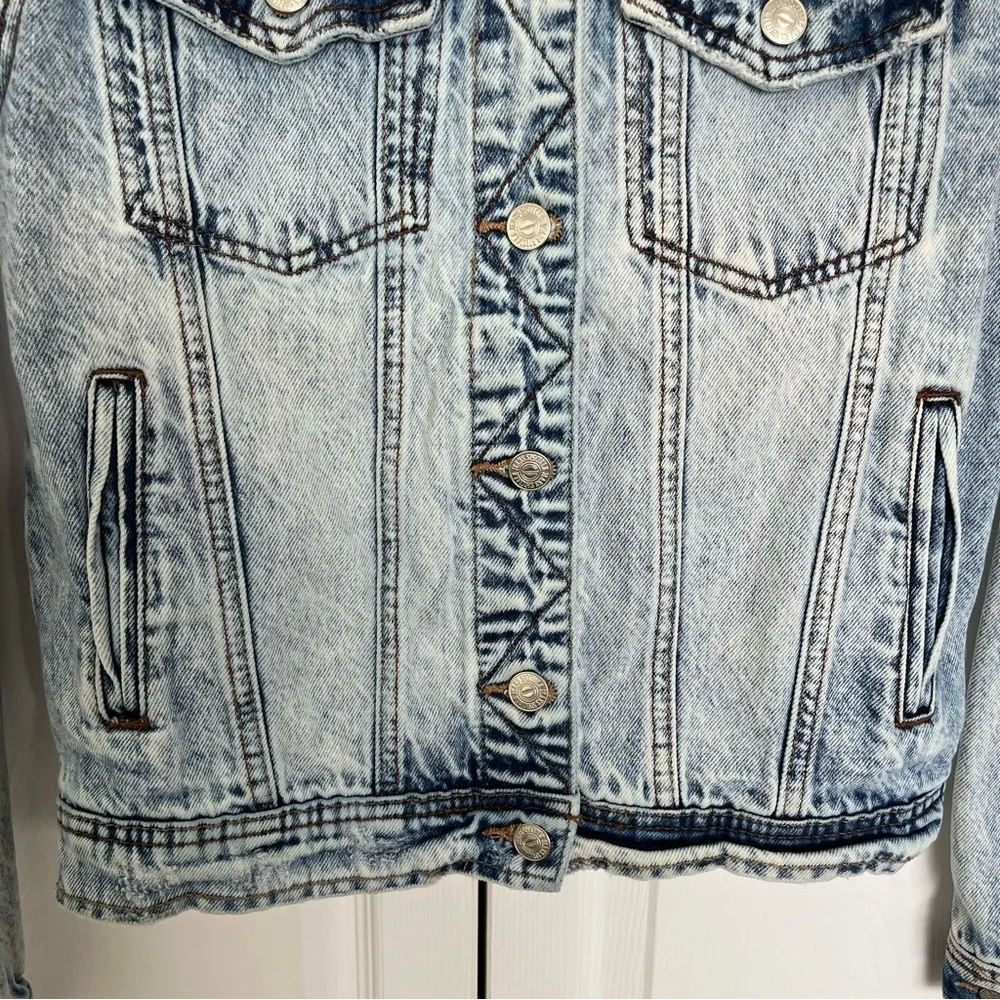 NWOT Special A Distressed Lightwash Denim Jacket Size S - Image 3