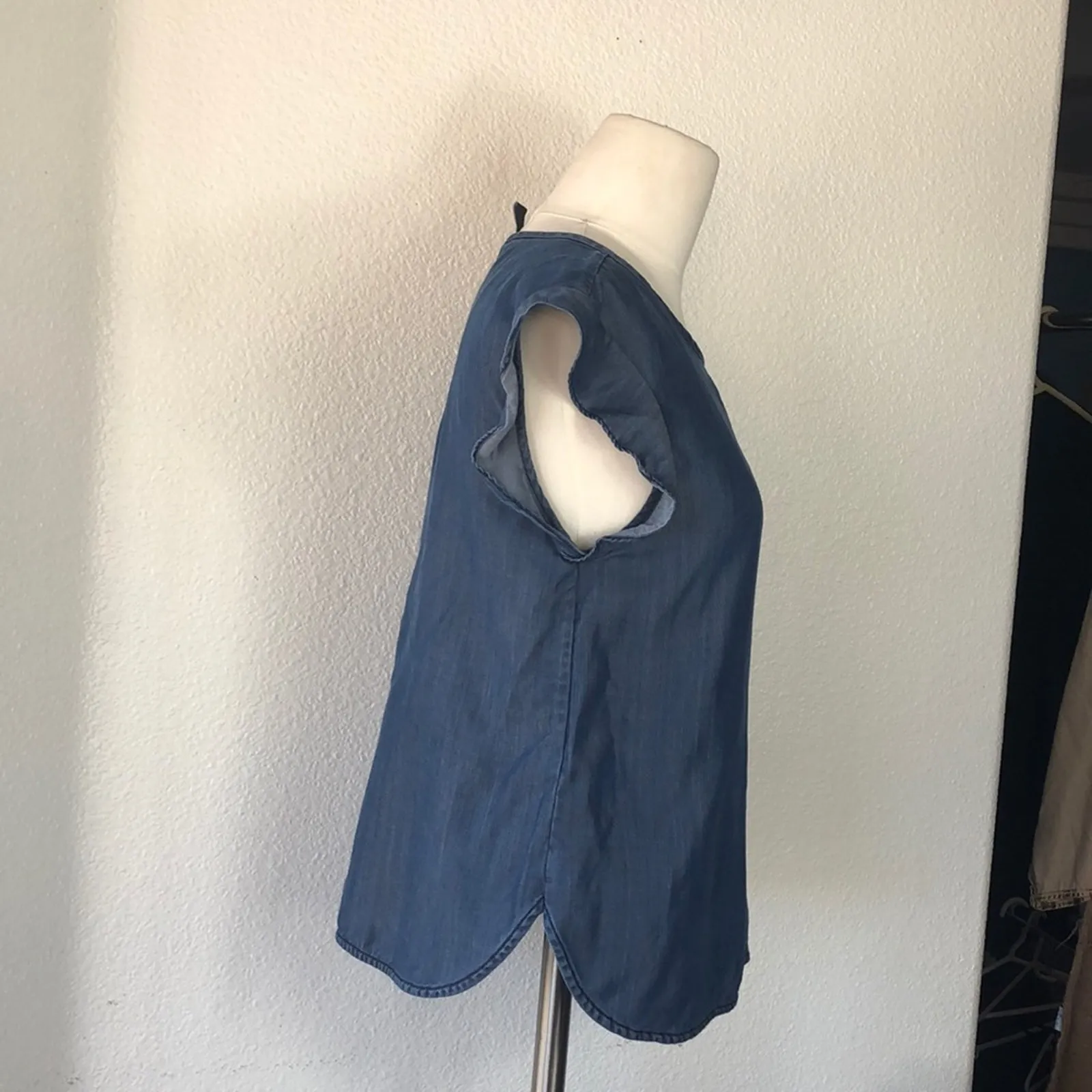 GAP chambray flutter sleeve top size S preppy nautical coastal grandma summer - Image 6