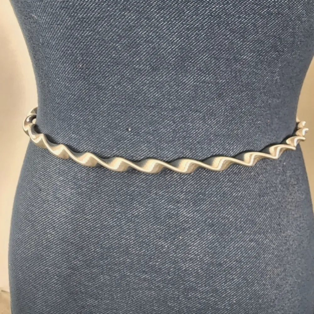 Silver Swirl Spring Stretch Fashion Belt - Image 6
