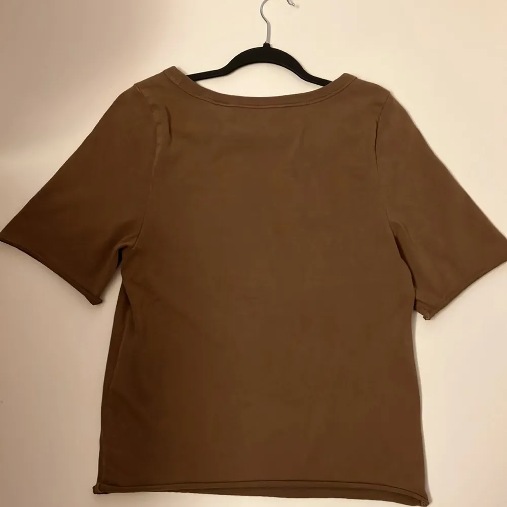 Levi’s woman’s short sleeve casual tee shirt - Image 7