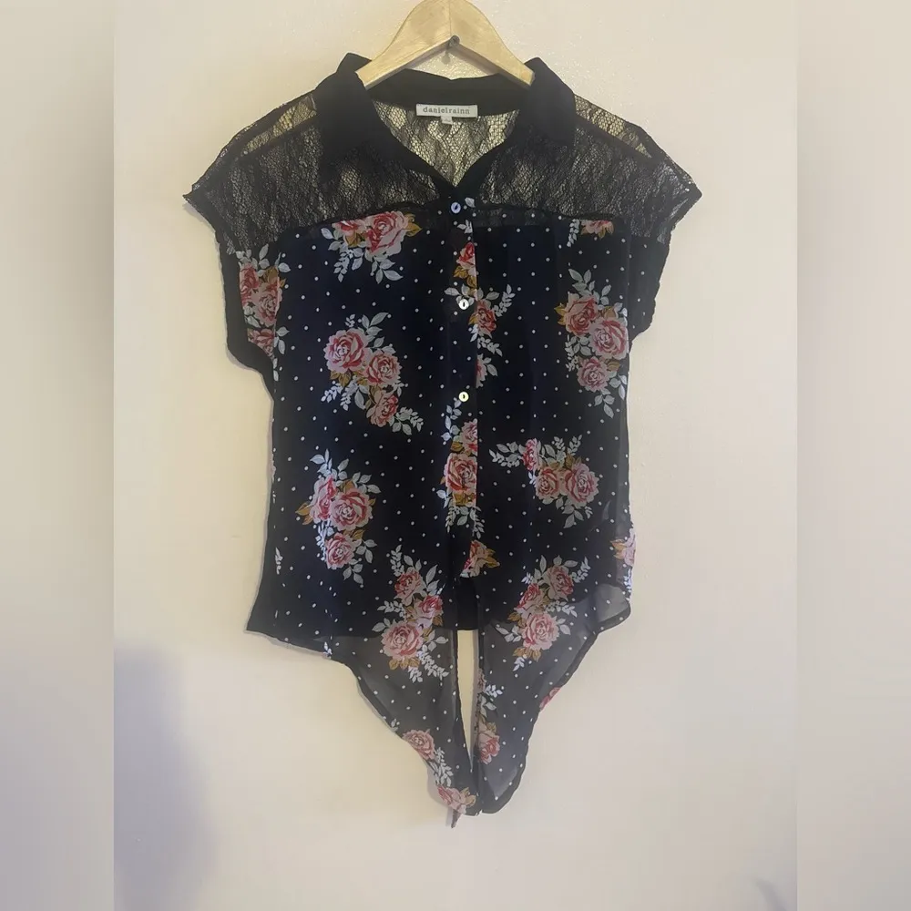 Top daniel rainn sleeveless black/flowery/ lace blouse S Button Down Floral - Image 2