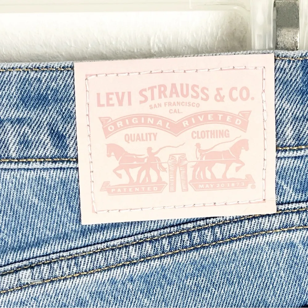 LEVI’S Wedgie Straight Pink Button Fly Tag Label Graphic Fray Hem Jeans, Size 26 - Image 4