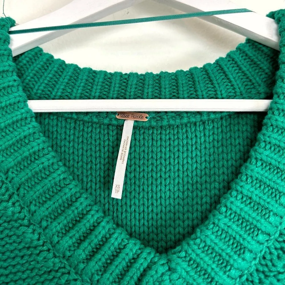 FREE PEOPLE Alli V-neck Sweater in Mountain View Size X-Small - Image 6