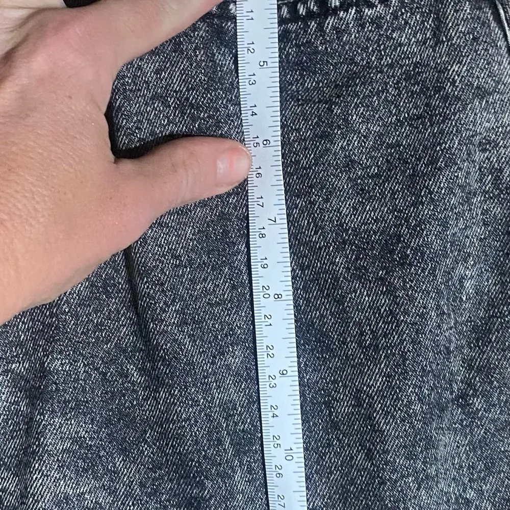 🏷️🏷️HYFVE Medium women’s/juniors Black wash denim Jean skirt. - Image 4