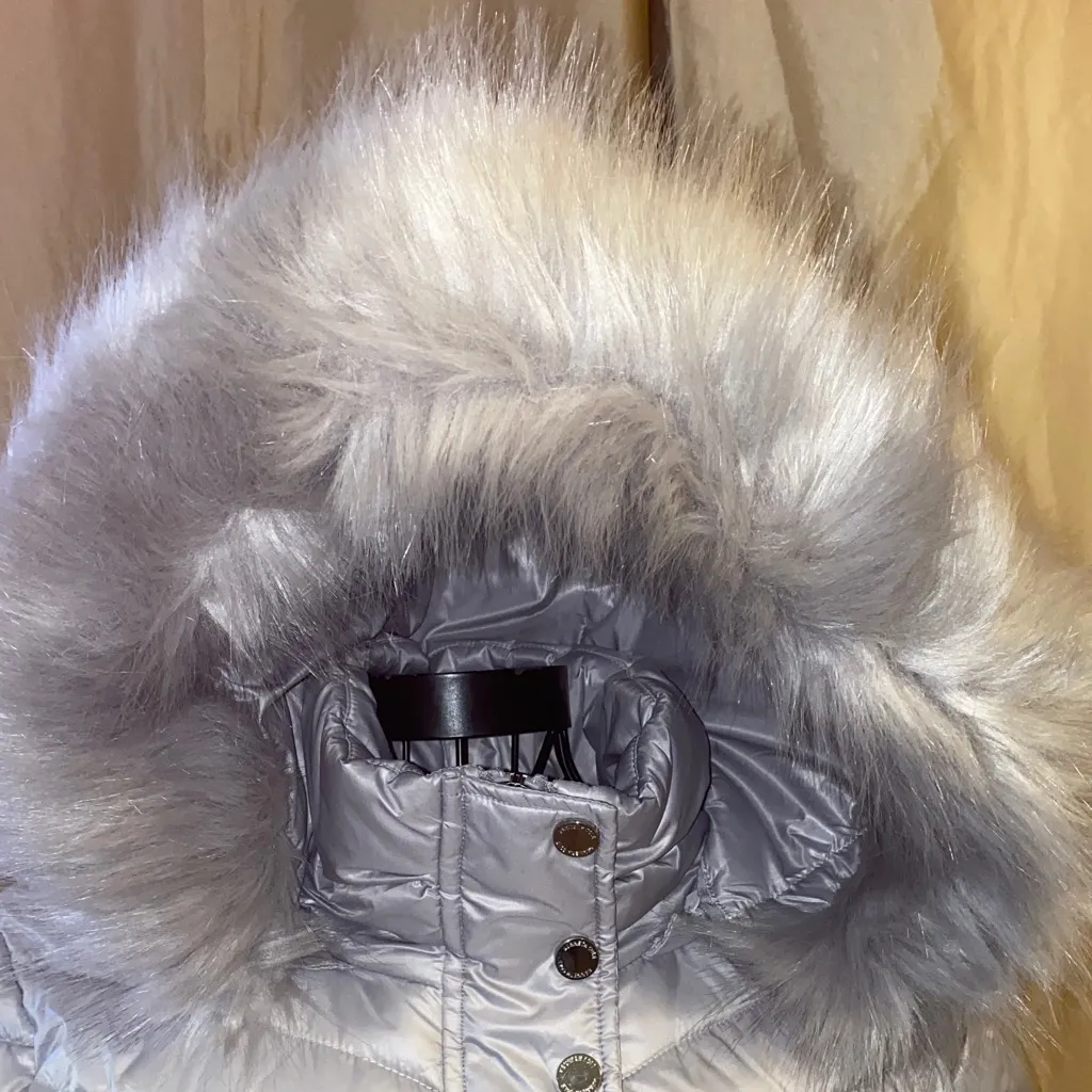 Fur Calvin Klein M Women's Gray faux fur Hooded Puffer Coat Silver Hardware - Image 4
