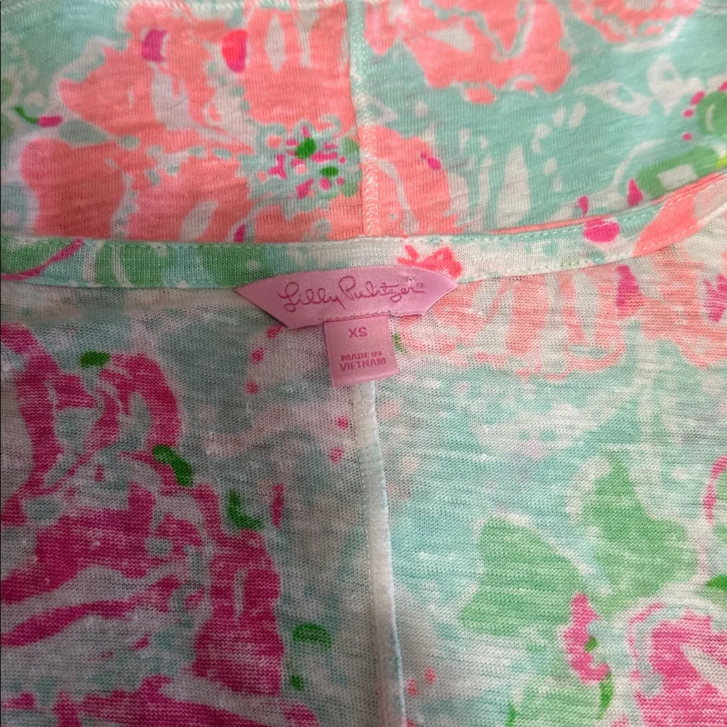 Lilly Pulitzer Pink and Green Floral Short Sleeve Linen Top - Image 5