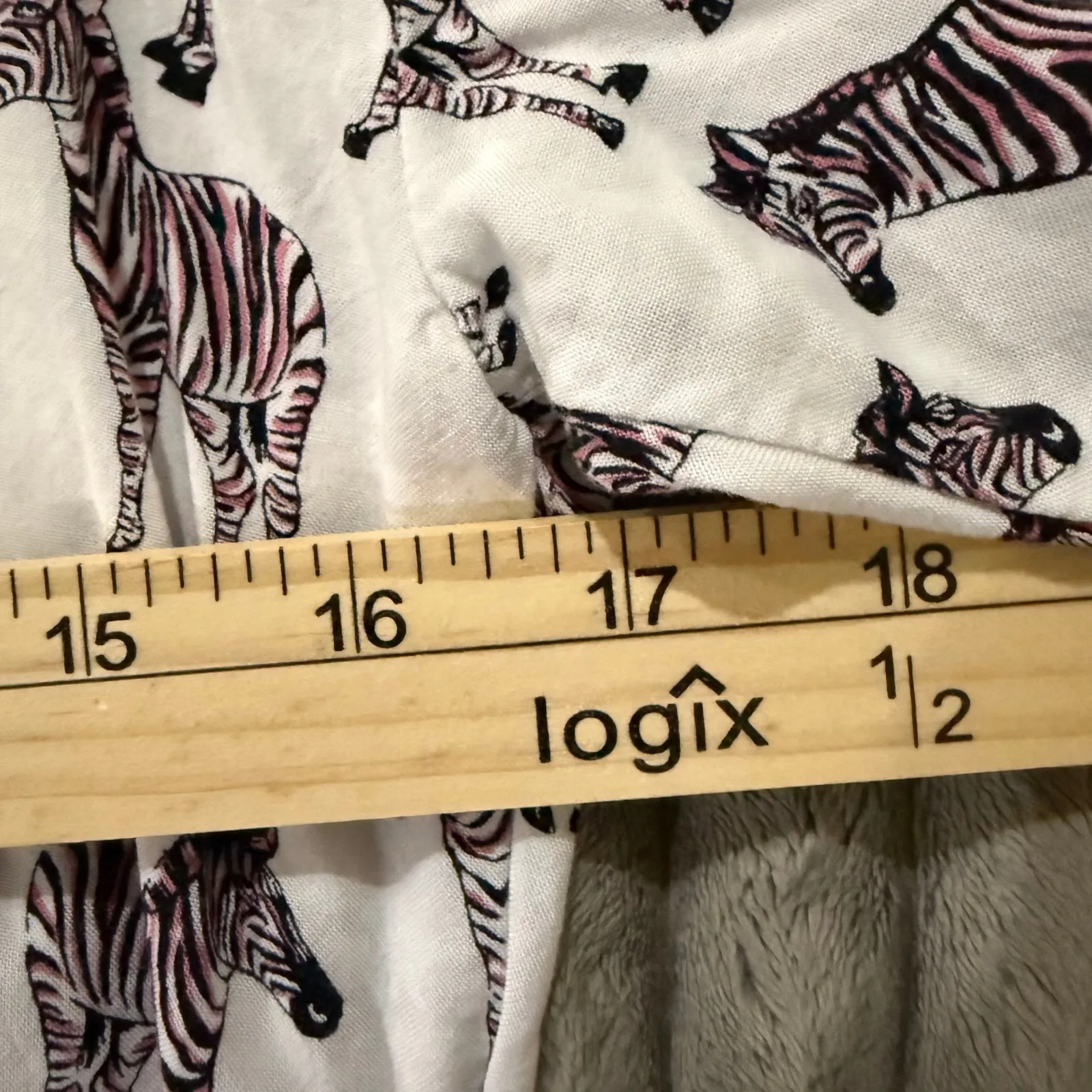 Bershka‎ Women's Zebra Print Cropped Button Up Shirt Jacket Top White Pink - Image 3