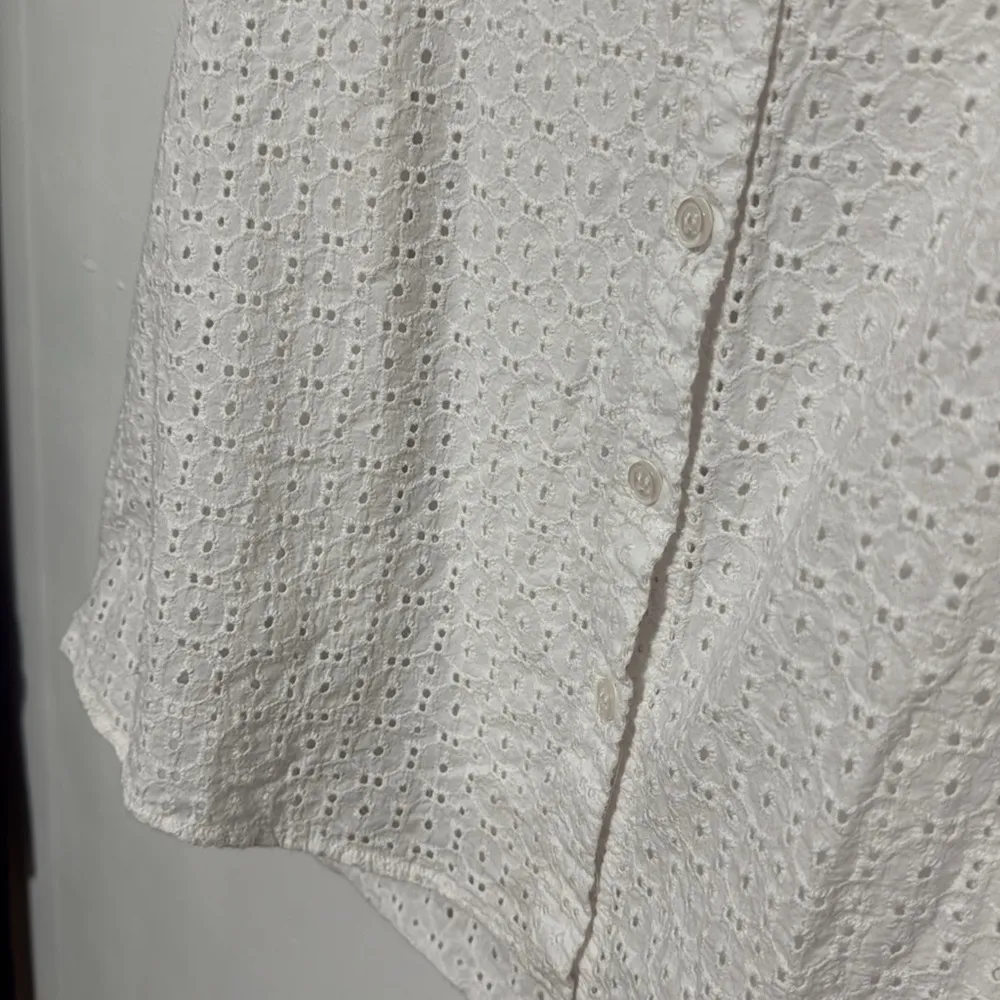 Alfred Dunner White Floral Eyelet Button Top size 16 - Image 4