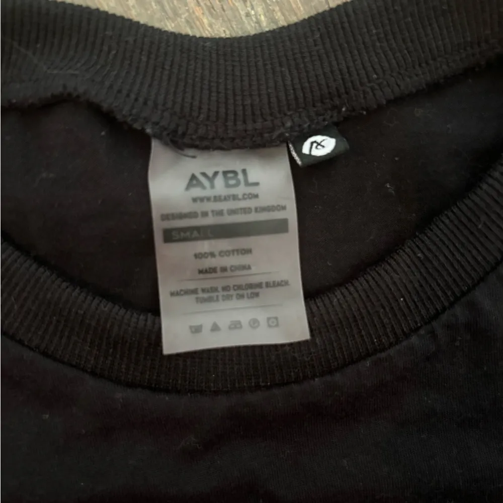 AYBL  black training crop top size small - Image 3