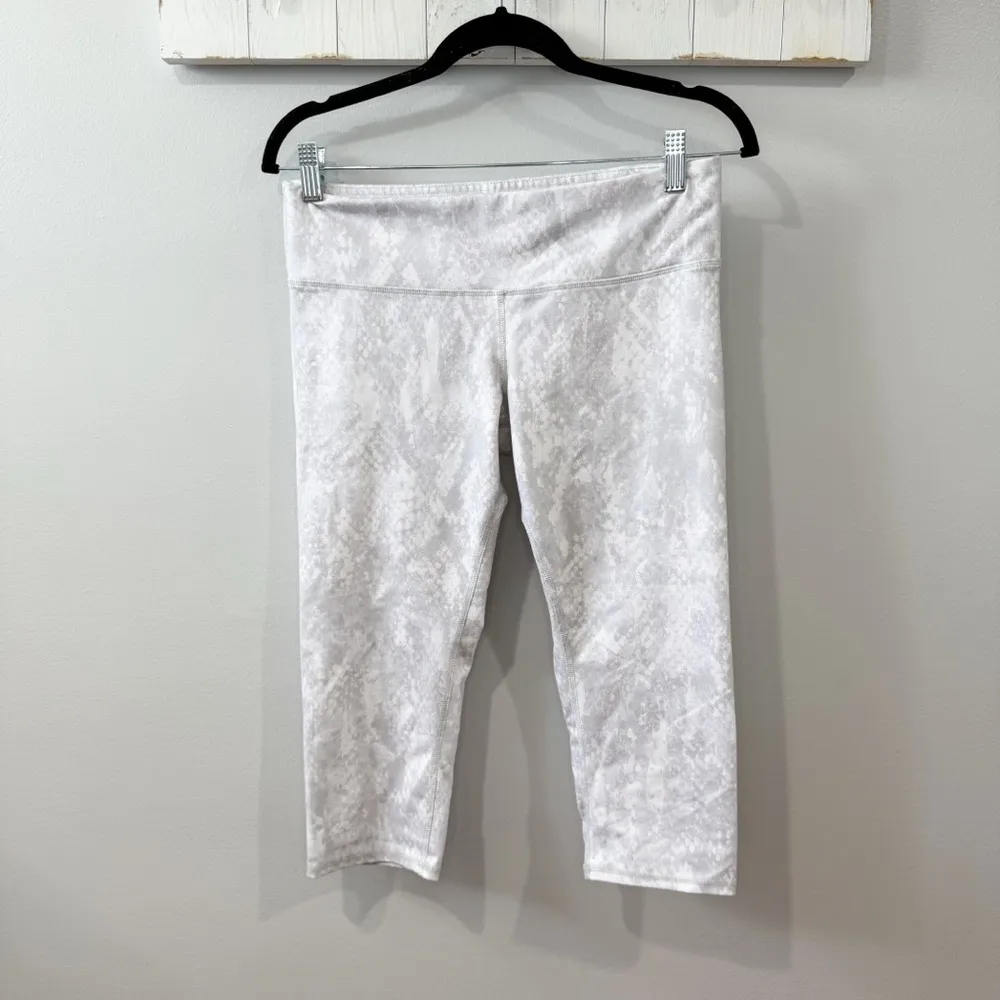 Alo Airbrush Capri Leggings | Vapor Python | Size M - Image 2