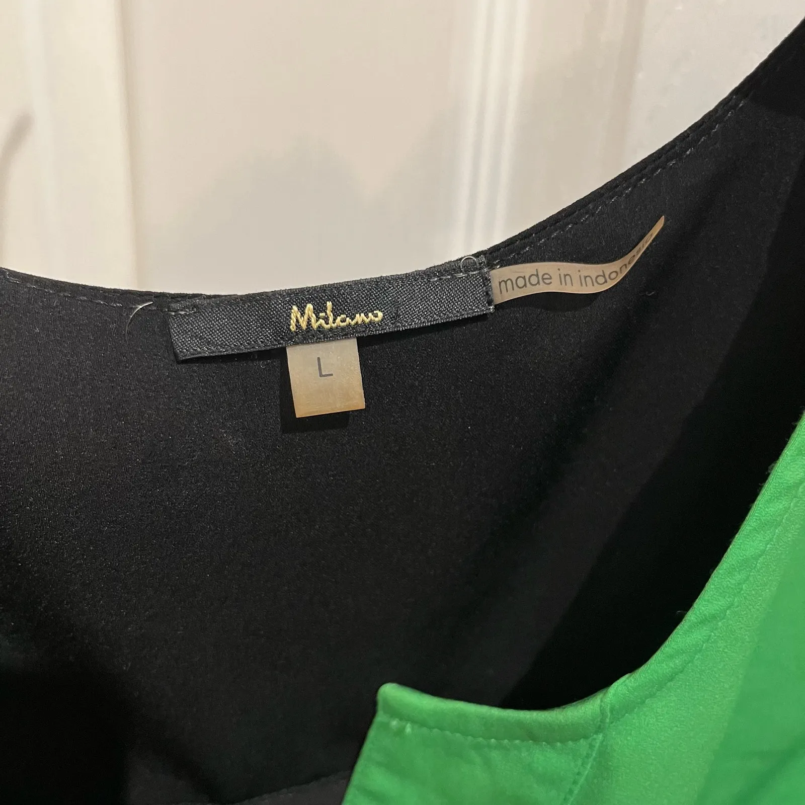 Milano Women’s Green & Black Sleeveless V - Image 3