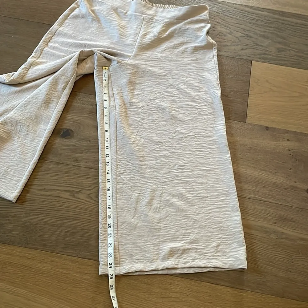 Adrianna Papell Textured Crepe Wide Leg Culotte
Pull On Crop Pants Size Large - Image 6