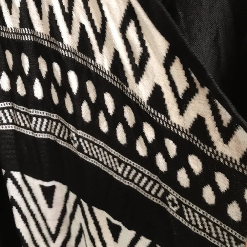 Black and white long sleeve cardigan - Image 2