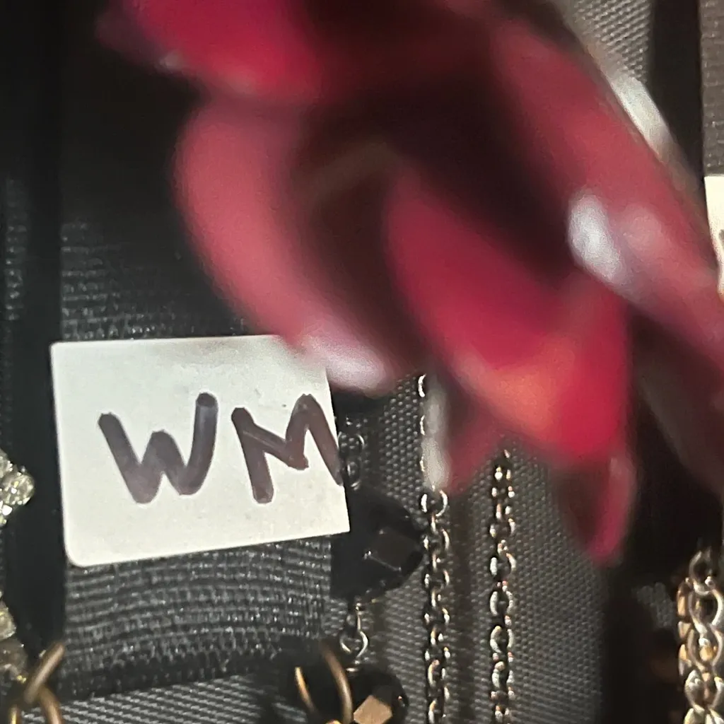 Chic Floral Necklace with Pink Rhinestone Flower Blooms - Image 5