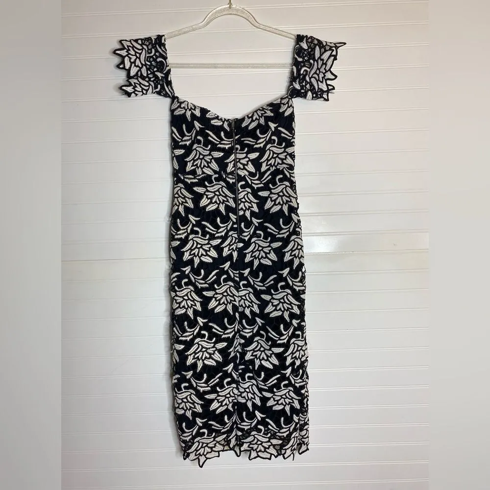 Gianni Bini Floral Chunky Crochet Lace Off Shoulder Dress - Image 5