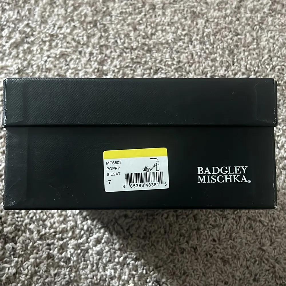 Badgley Mischka Poppy Heeled Sandals in Silver, Size 7 New in Box + Dust Bag - Image 9
