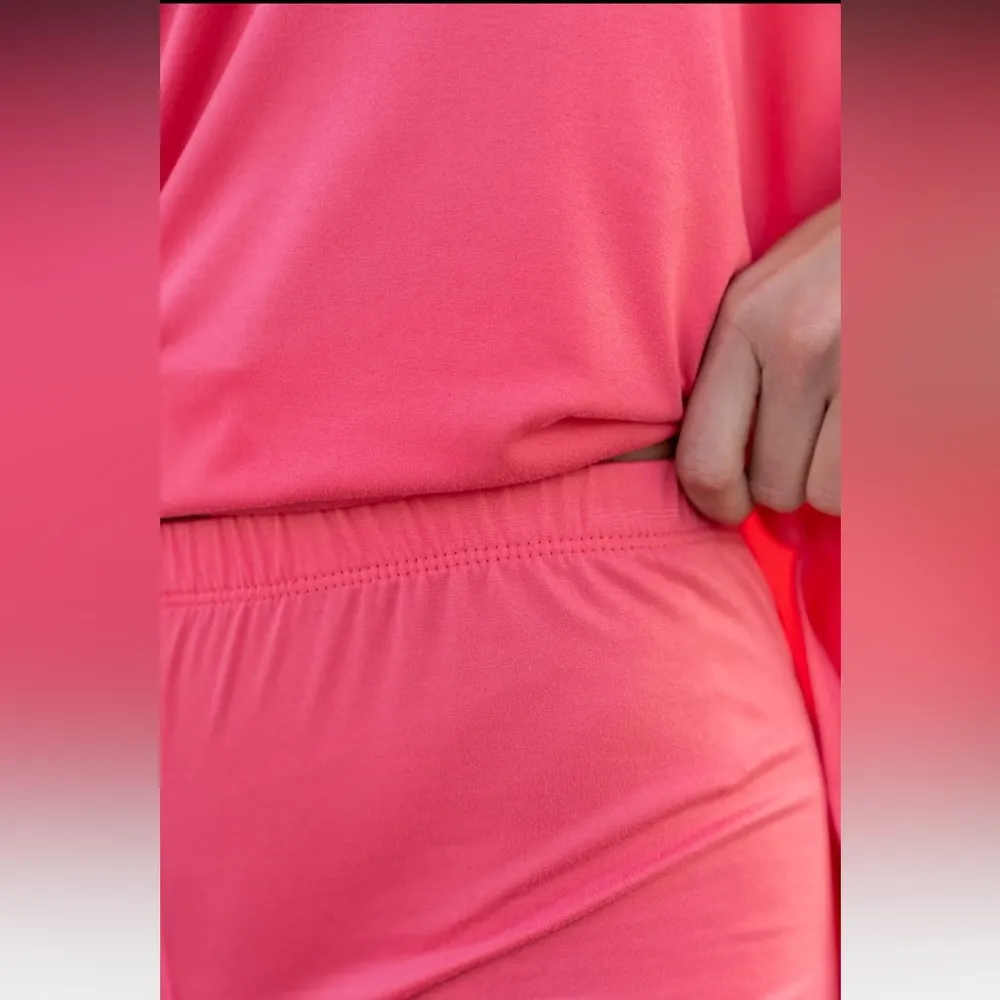 Sloane Biker Set in Coral XL Very Oversized T - Image 8