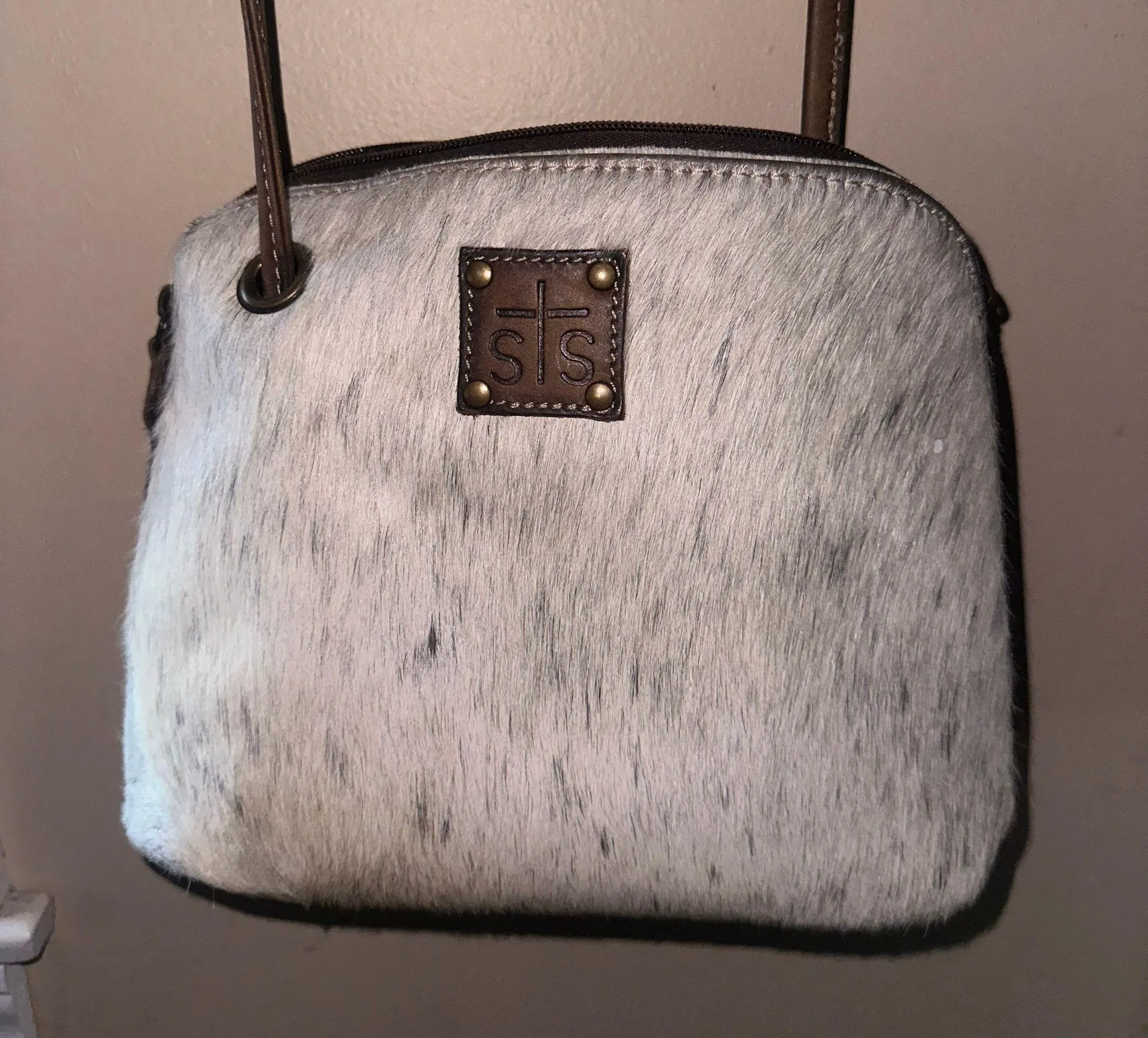 STS Ranchwear Classic Cowhide Tote - Image 3