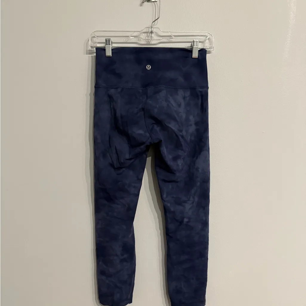 Lululemon Wunder Under Train Leggings – Blue Tie-Dye, Size 6 - Image 3