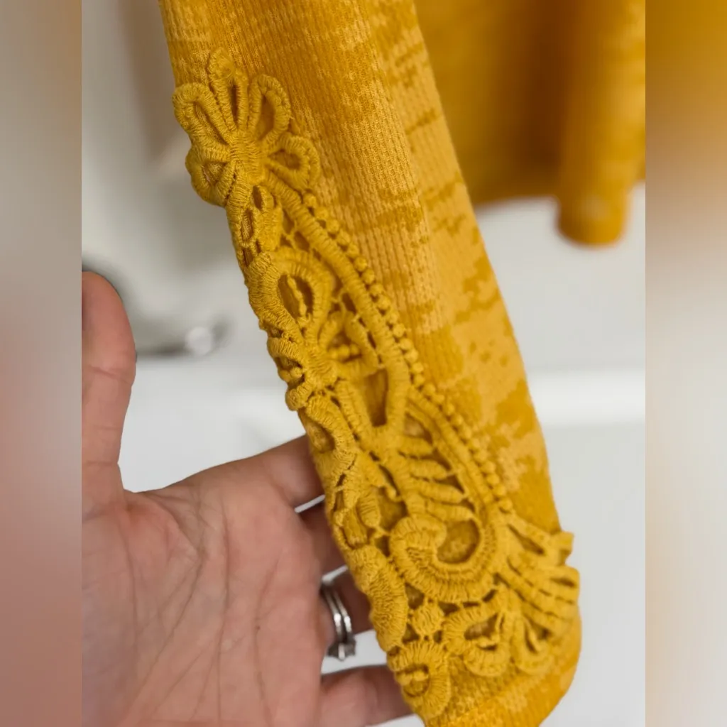 BKE Mustard Long Sleeve Women's Top - Image 3