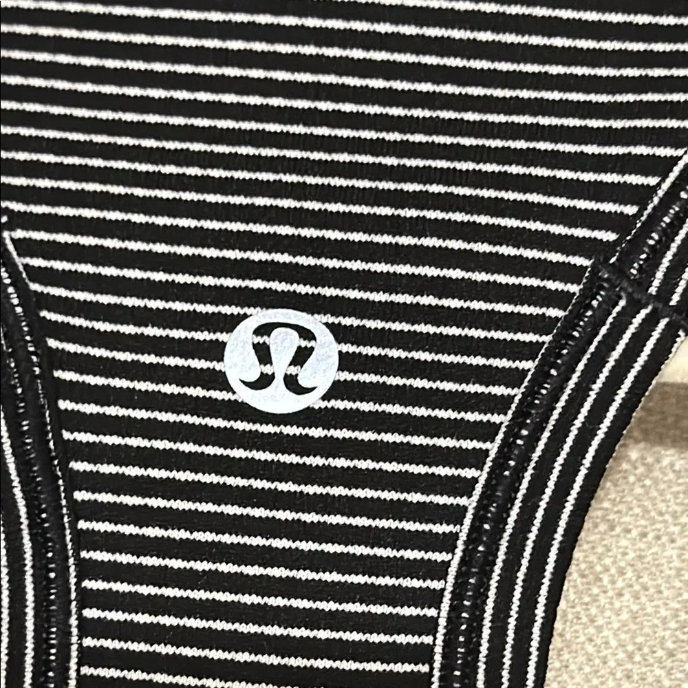 Lululemon Swiftly Tech Tank Sz4 Black White Stripe - Image 6