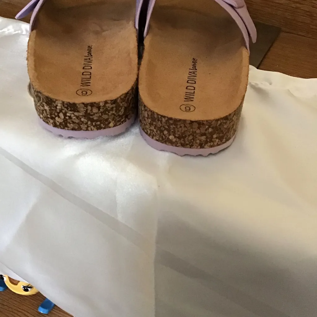 Wild Diva Lavender Double Strap Sandals Size 6 - Image 7
