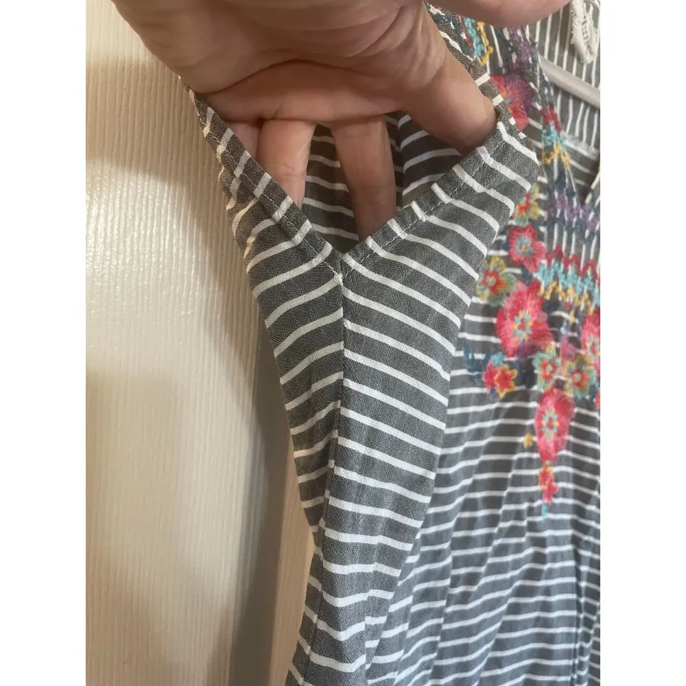 Savanna Jane Blooming Promises Embroidered Top Floral Boho Gray White Size Lg - Image 7