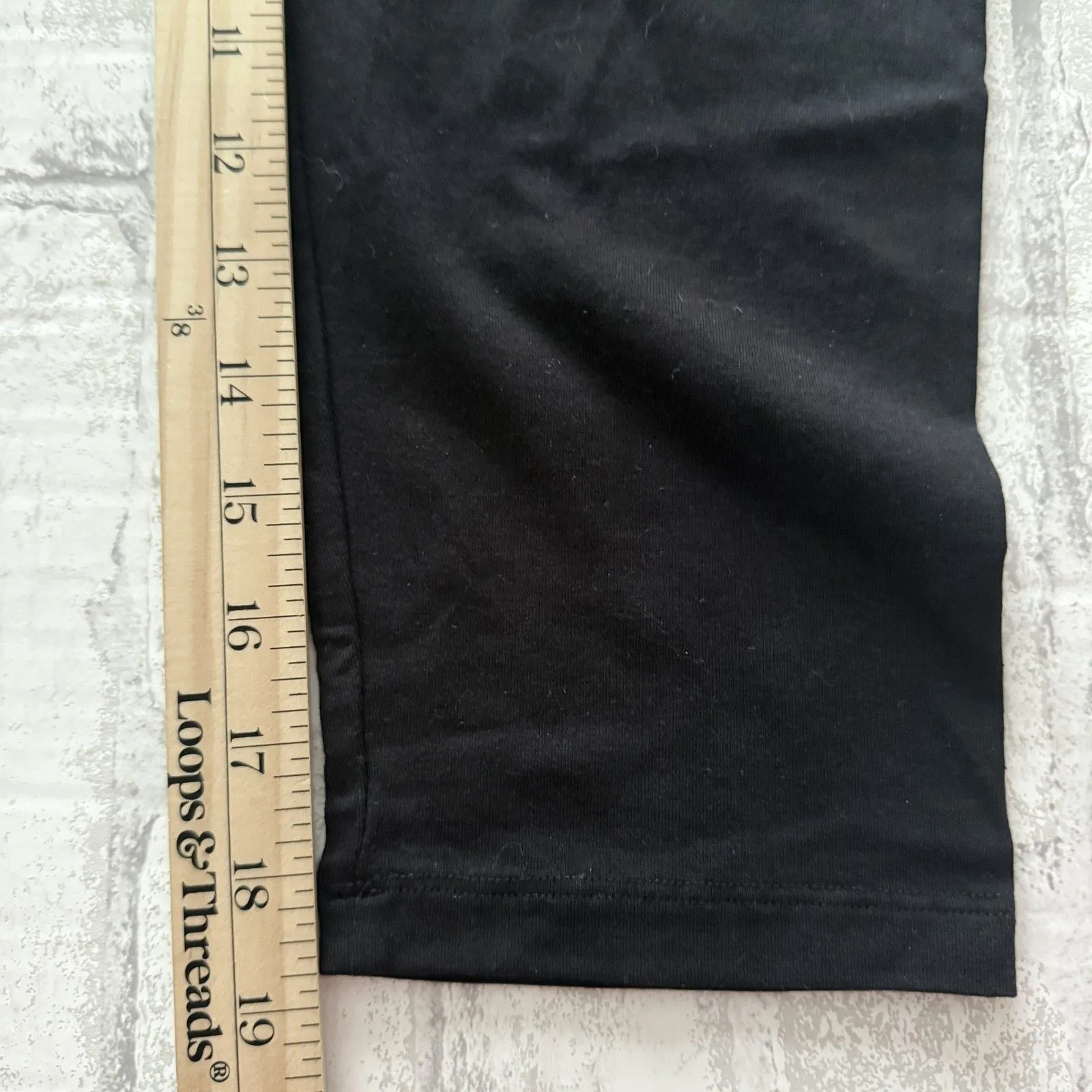 NWT VTG Y2K Forever 21 Black Cropped Capri Leggings Stretchy Comfortable Fit M - Image 3