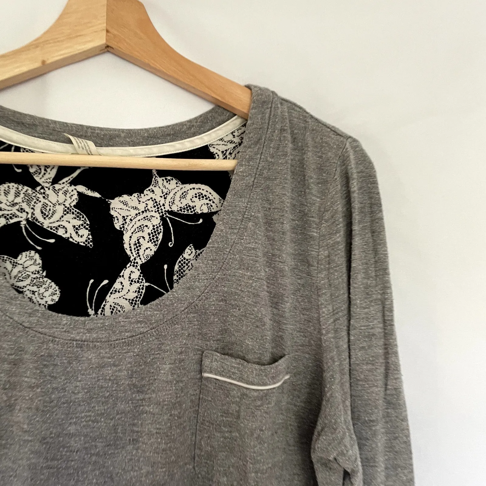 Soma gray black white butterflies pajama top women's size large rayon casual - Image 2