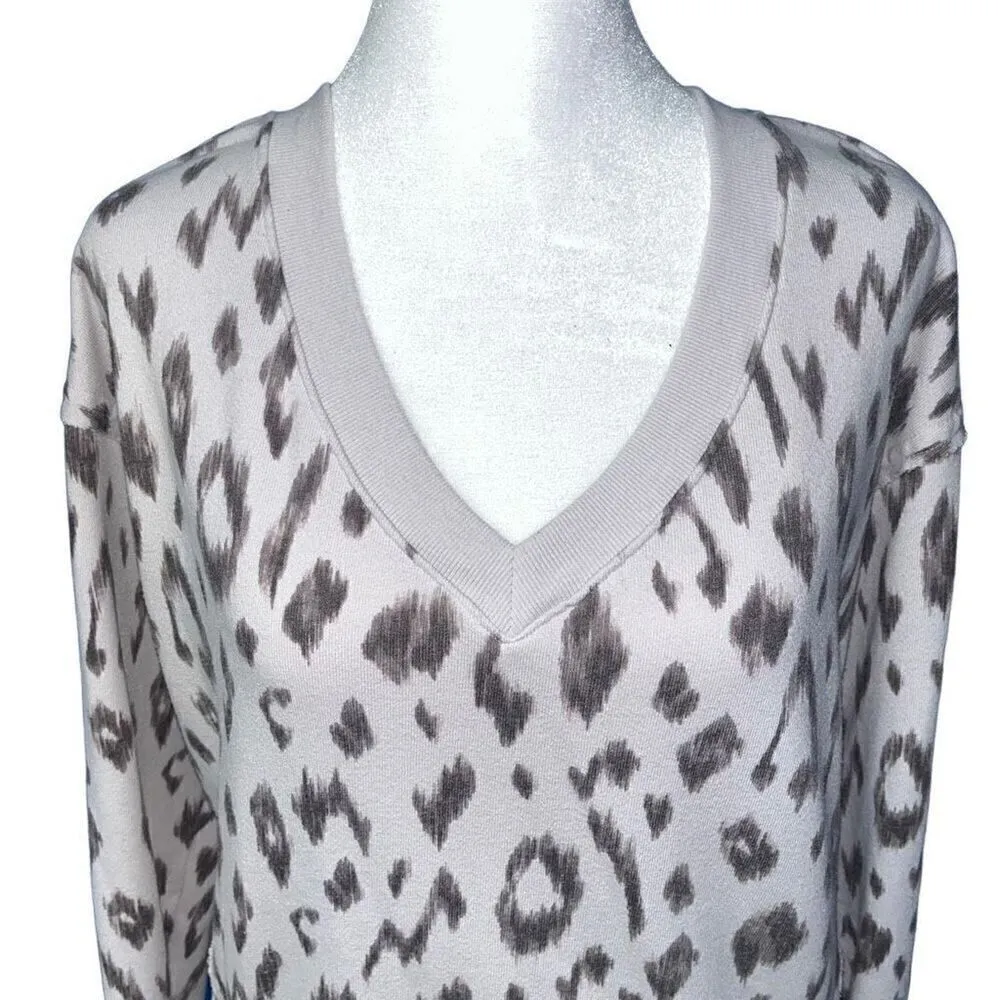 Michael Stars v-neck animal print sweatshirt small - Image 4
