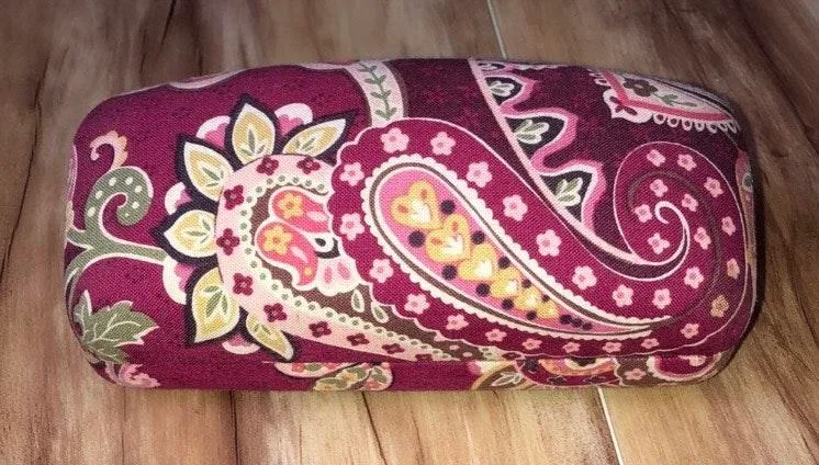 Vera Bradley Clamshell Sunglasses Case - Image 2