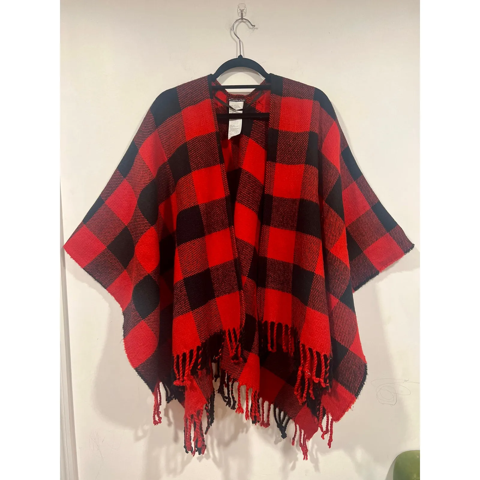 Abercrombie & Fitch  Women’s Buffalo plaid poncho Cape Shawl Fall winter fashion - Image 3