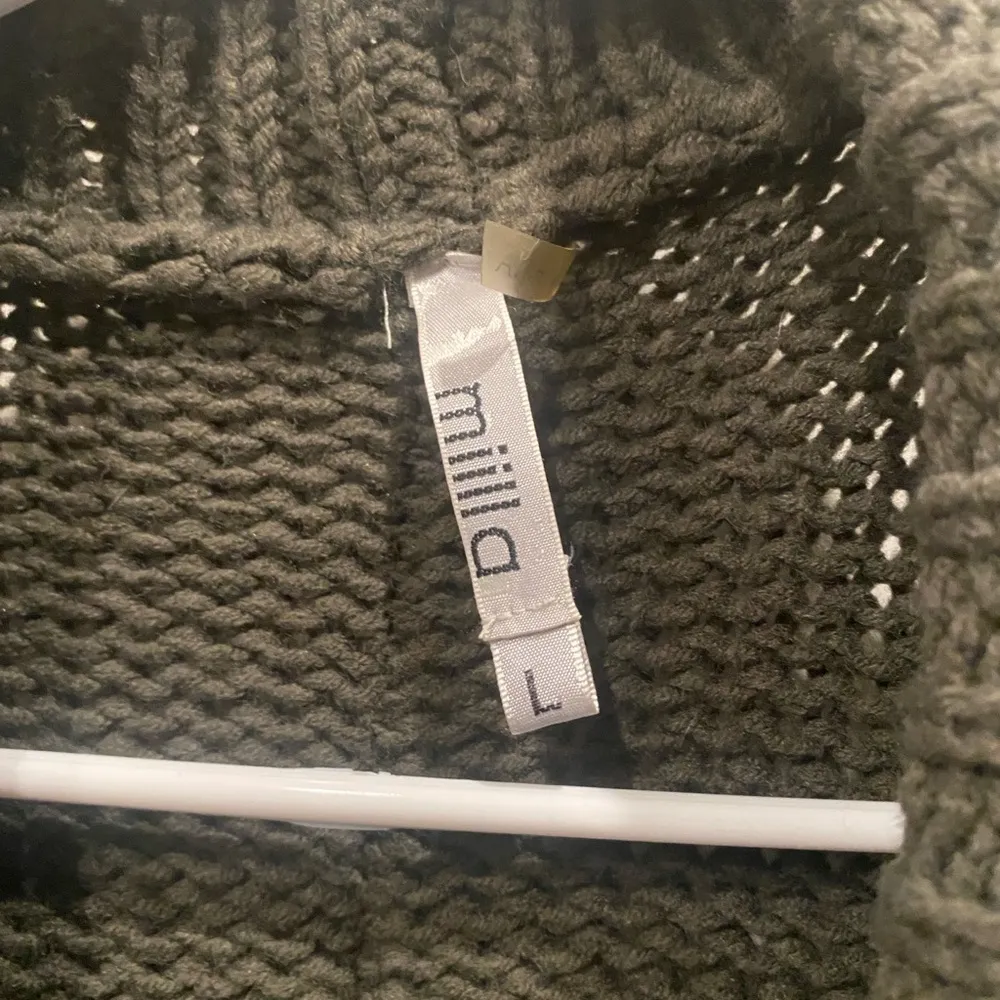 Milla Green Sweater Size Large (shrug) - Image 4