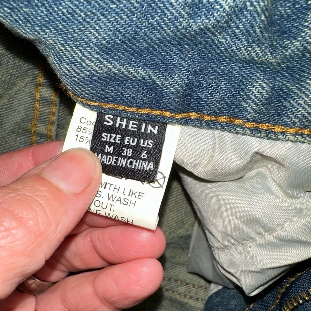 EUC  SHEIN Letter Print High Waist Jeans palazzo leg Sz 6 - Image 4