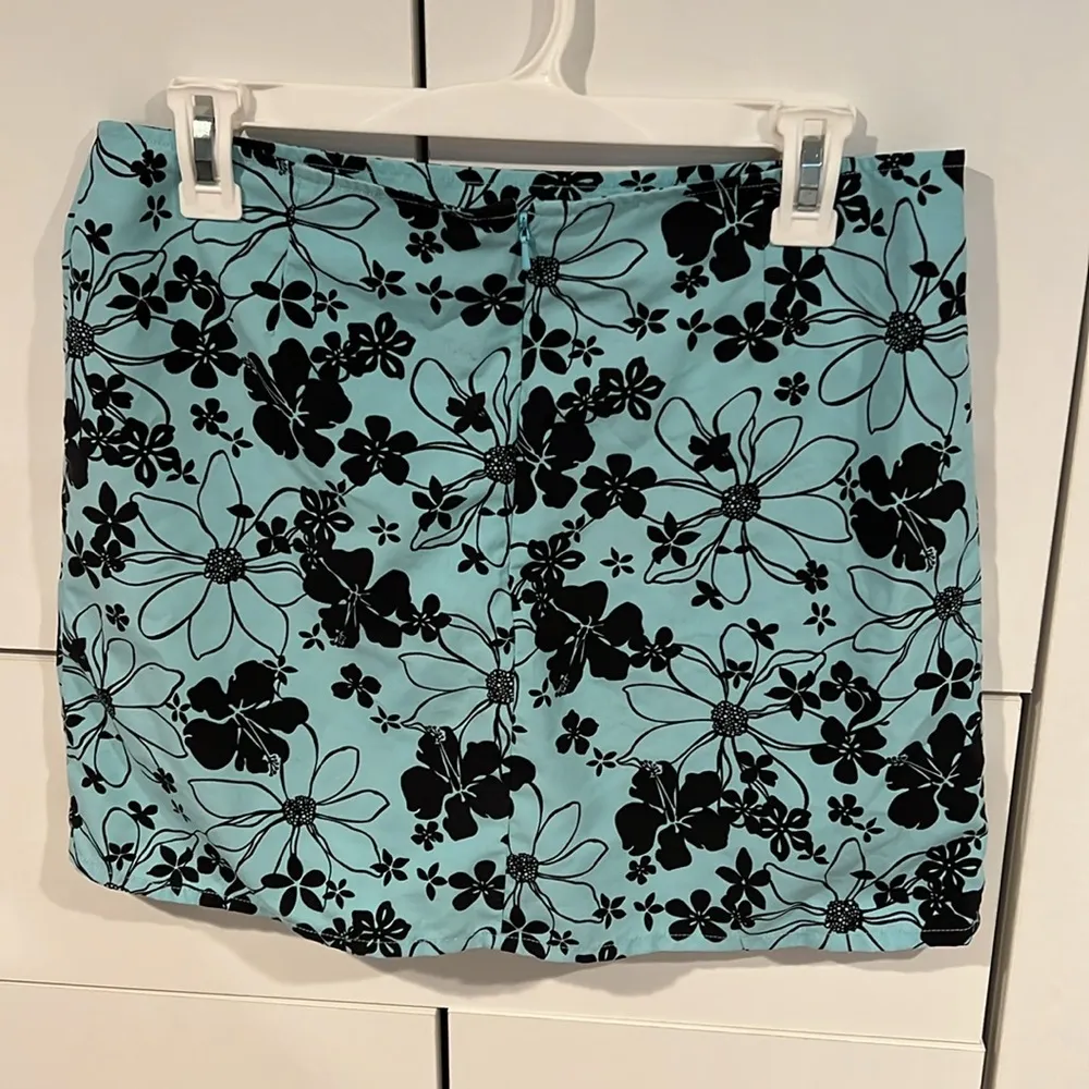 Carve designs Hawaiian mini skirt . Size S - Image 3