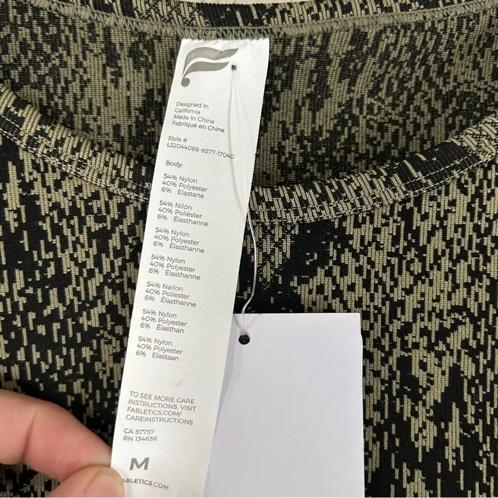 Fabletics Black Gold Kamila Seamless Crop Top Athletic Workout Medium Activewear - Image 3