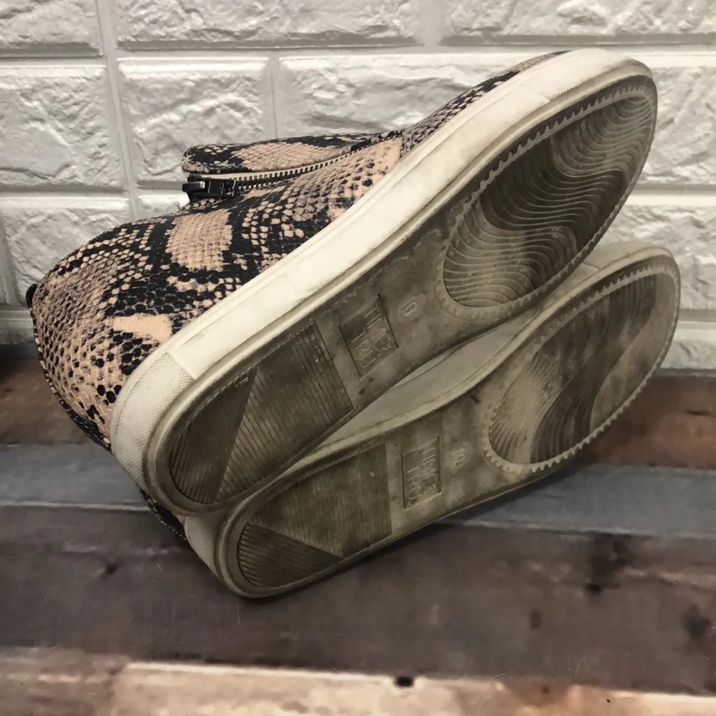 Time and Tru faux snake print booties‎ wedge sneakers size 10 Tan - Image 7