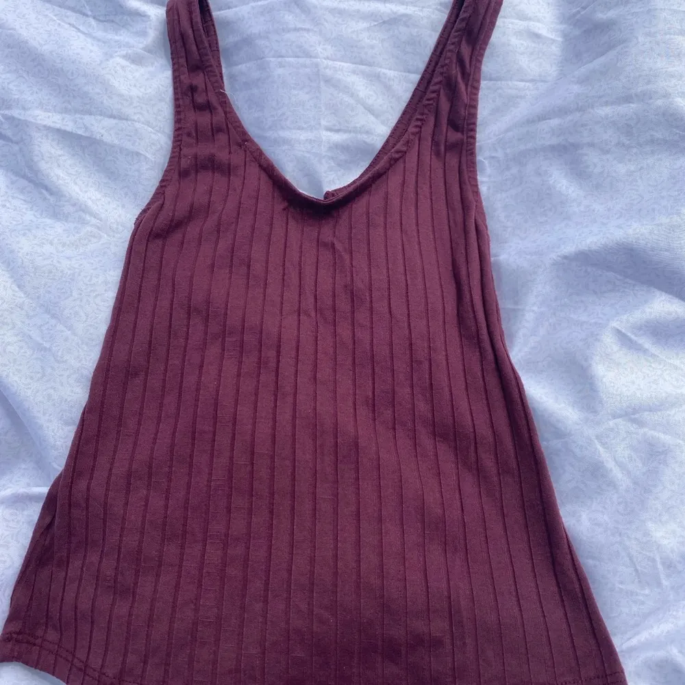 maroon tank top - Image 6