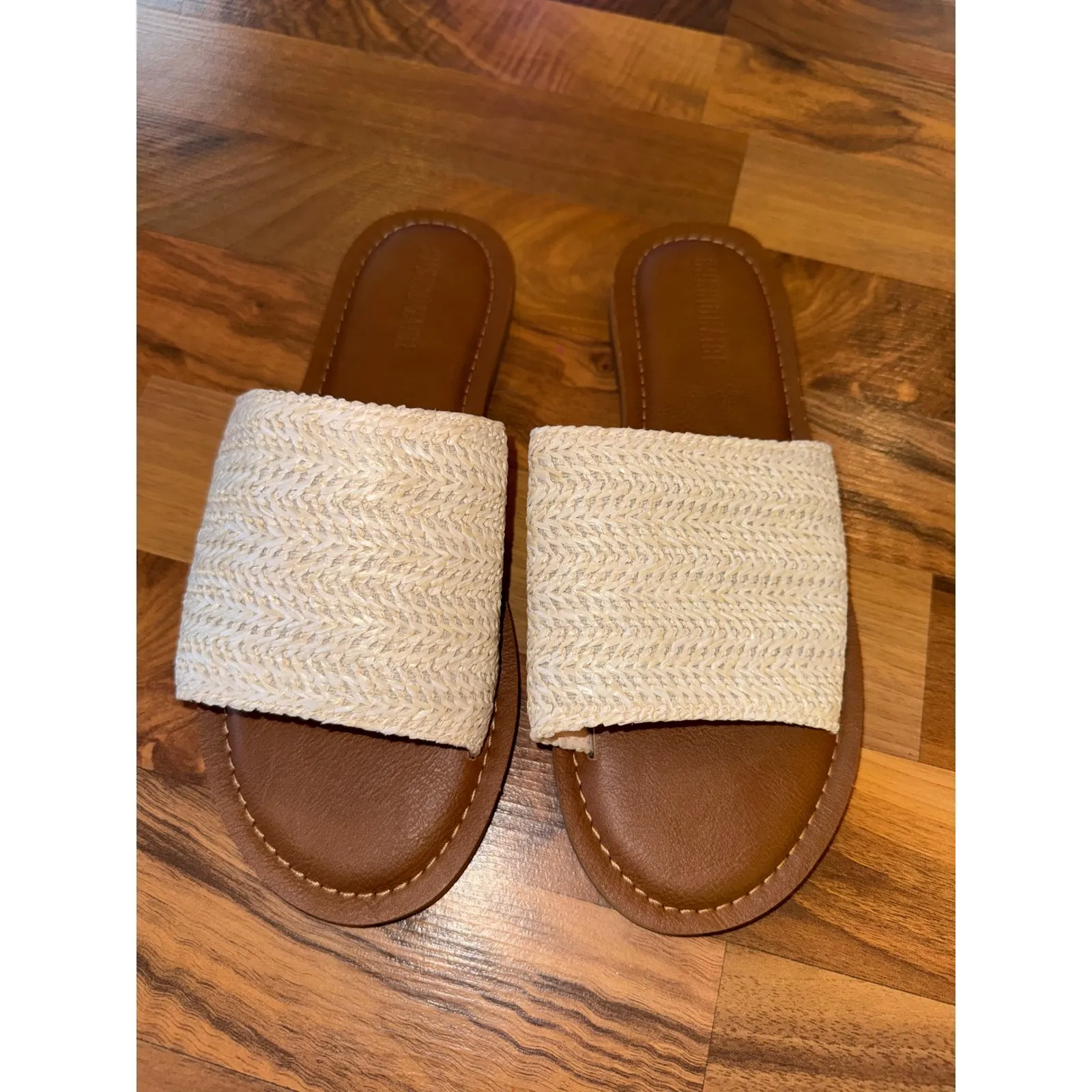 Cushionaire Women Carly Slide Sandals Straw Weave Comfort Tan Brown Size 9 NWOT - Image 2