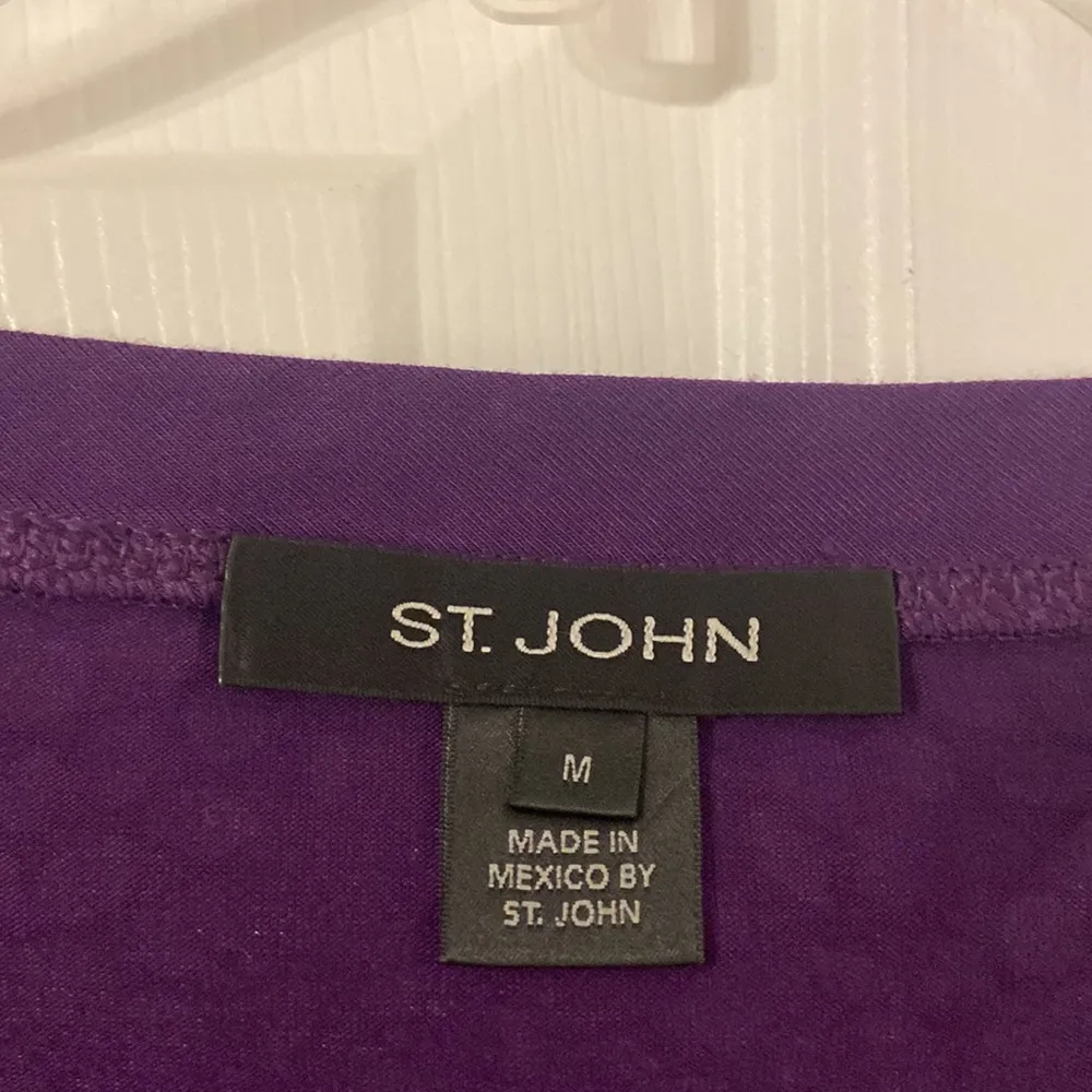 St John Women Shirt size M length 24”bust 34/36” color purple - Image 2