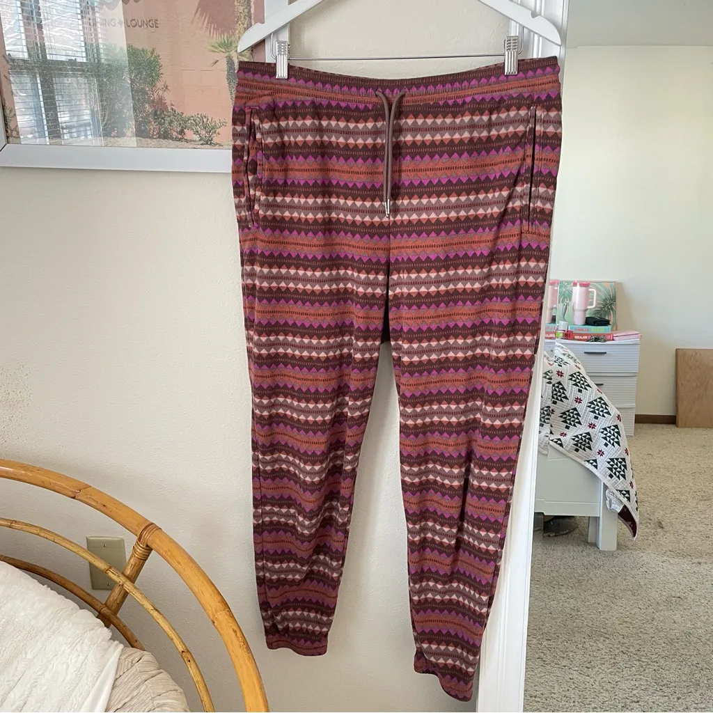 Patagonia Micro D Fleece Joggers in Diamond Stripe Sisou Brown - Image 3